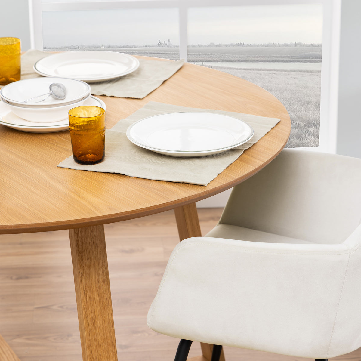 Malika Round Dining Table in Oak